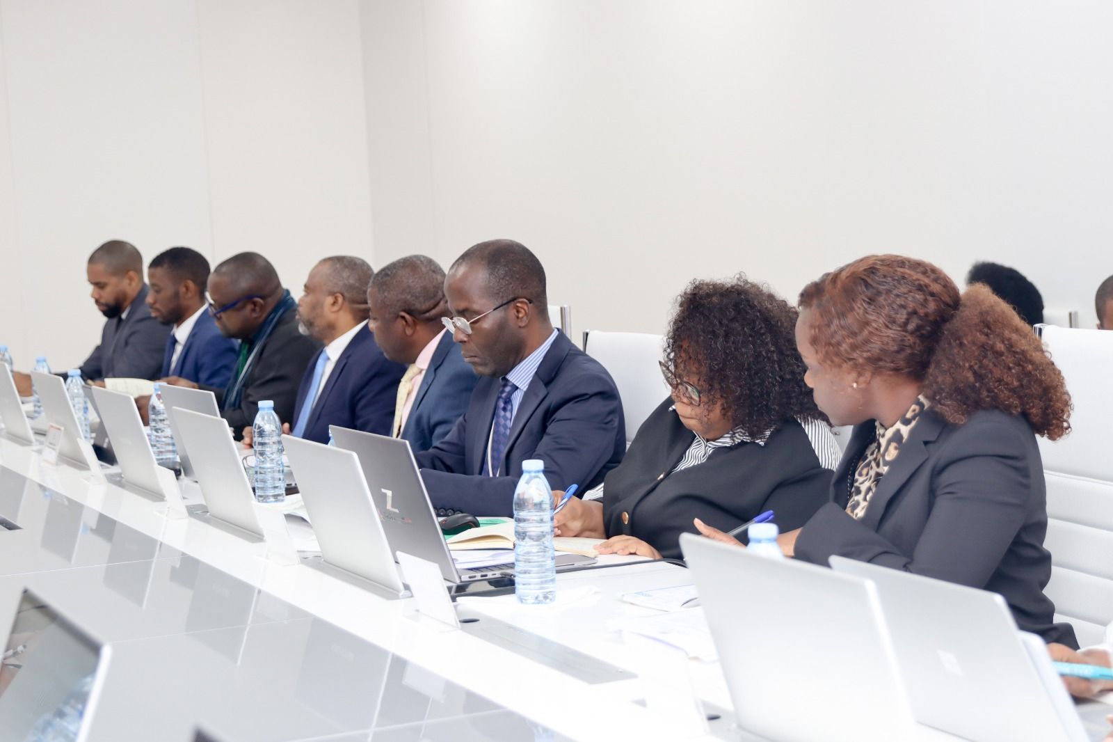 <br />
<b>Notice</b>:  Undefined index: title in <b>/home/gov/public_html/portais-governo-producao/themes/portalweb/galeria-itens.php</b> on line <b>148</b><br />
